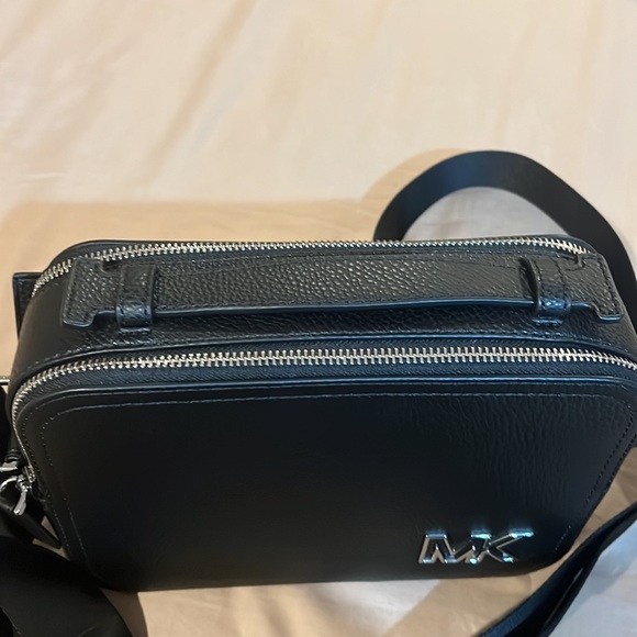 Men’s Michael Kors bag. Never used! - Picture 3 of 6